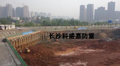 一個城市防雷市場的大小與哪些因素有關？